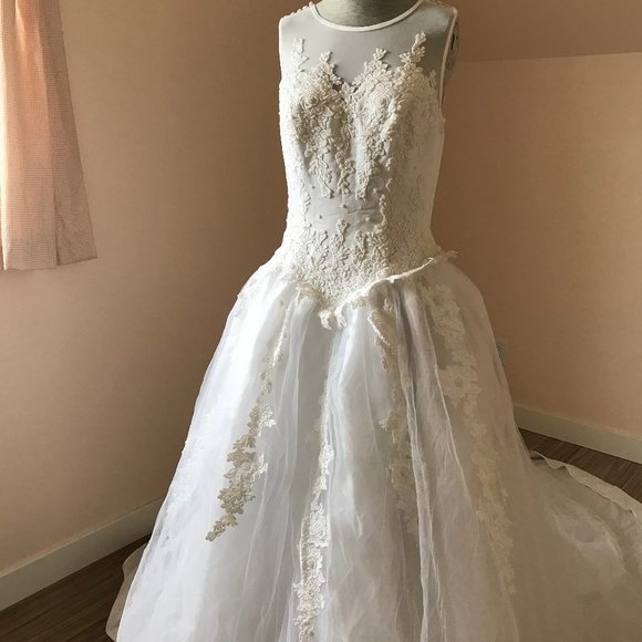 Bridal Embellished Mesh Satin Bodice Wedding Gown Long Tulle Train (Never worn) - Picture 3 of 10